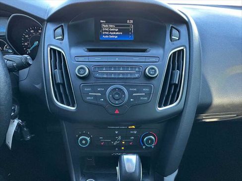 Used 2015 Ford Focus SE w/ Equipment Group 201A image 24