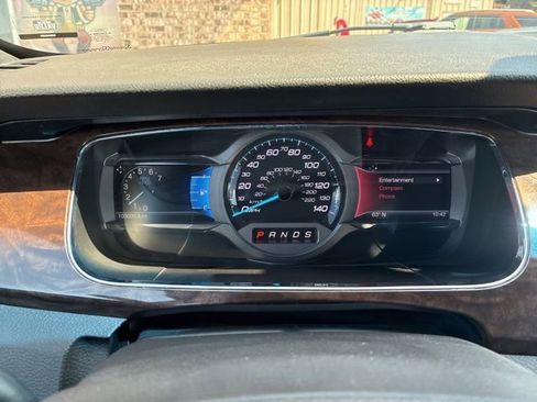 Used 2015 Ford Taurus Limited FWD image 20