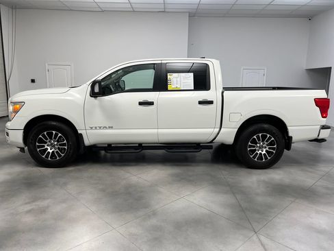 Used 2024 Nissan Titan SV w/ SV Convenience Package AWD/4WD image 5