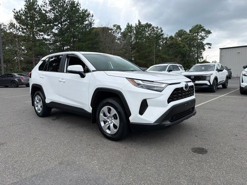 Used 2024 Toyota RAV4 LE AWD/4WD image 4
