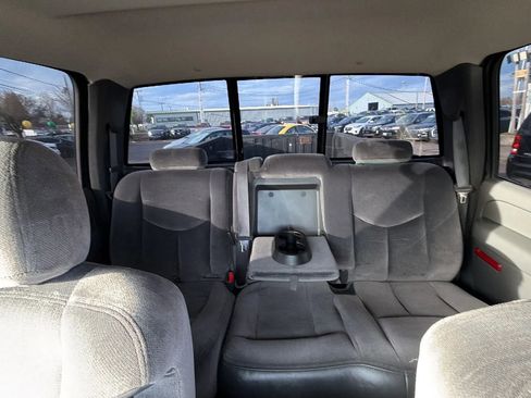 Used 2005 GMC Sierra 2500 SLE w/ Heavy-Duty Power Package AWD/4WD image 9