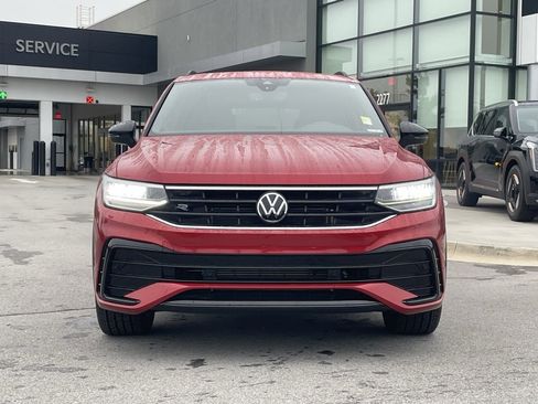 Used 2024 Volkswagen Tiguan SE R-Line image 2
