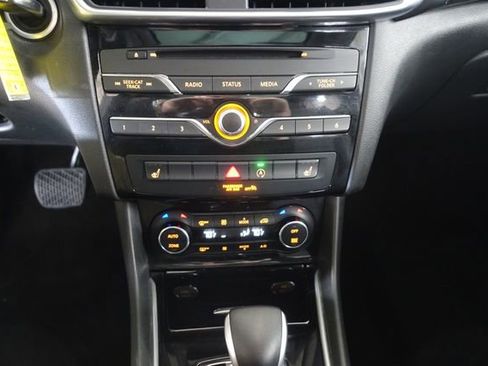 Used 2019 INFINITI QX30 AWD image 14