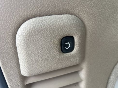Used 2019 Jeep Grand Cherokee Overland AWD/4WD image 10