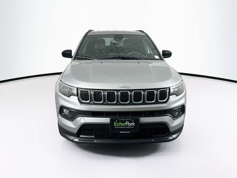 Used 2023 Jeep Compass Latitude AWD/4WD image 2