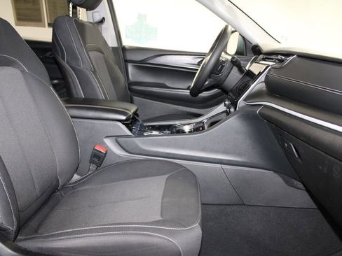 Used 2023 Jeep Grand Cherokee L Laredo image 24