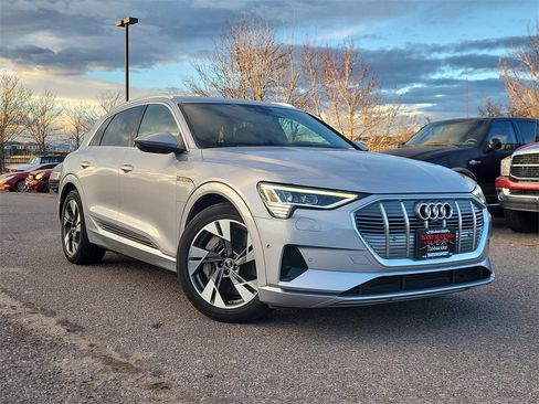 Used 2022 Audi e-tron Premium Plus w/ Premium Plus Package image 2