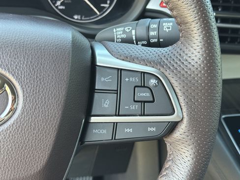 Used 2021 Toyota Sienna Platinum FWD image 26