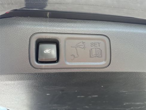 Used 2024 Ford Expedition XLT image 36