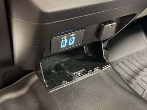 Used 2018 Ford F150 XLT w/ Equipment Group 302A Luxury AWD/4WD image 13