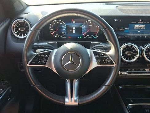 Used 2025 Mercedes-Benz GLB 250 4MATIC image 19