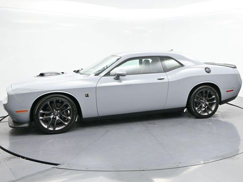 Used 2021 Dodge Challenger R/T Scat Pack w/ Shaker Package RWD image 4