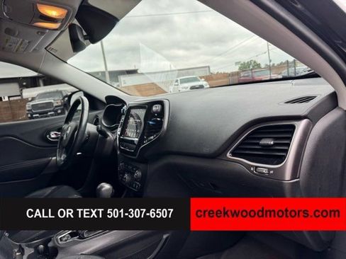 Used 2019 Jeep Cherokee Limited AWD/4WD image 10