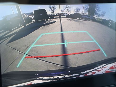 Used 2020 Toyota Corolla LE image 3