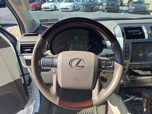 Used 2019 Lexus GX 460 Premium w/ Premium Package image 19