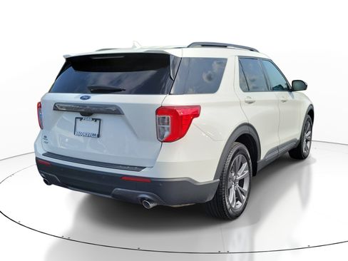 Used 2024 Ford Explorer XLT w/ Equipment Group 202A RWD image 6