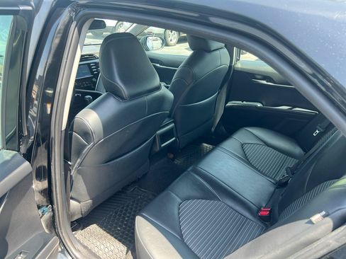 Used 2018 Toyota Camry SE FWD image 12