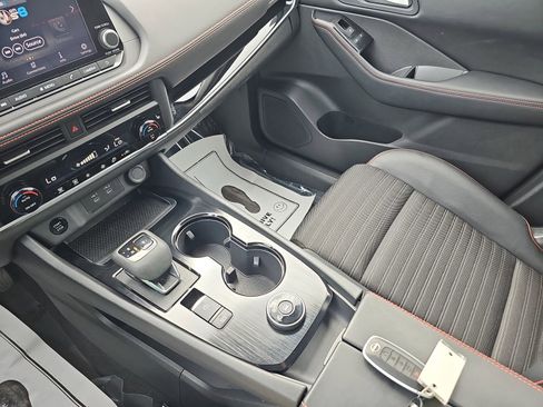 Used 2025 Nissan Rogue SV image 25