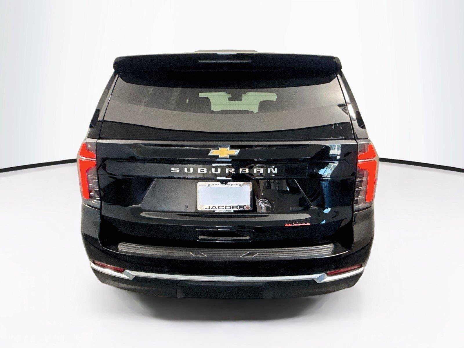 Used 2025 Chevrolet Suburban LS RWD image 4
