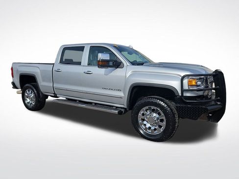 Used 2018 GMC Sierra 2500 Denali w/ Duramax Plus Package AWD/4WD image 6