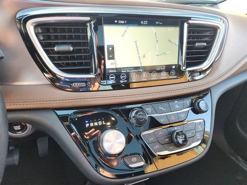 Used 2020 Chrysler Pacifica Limited w/ Advanced Safetytec Group image 24