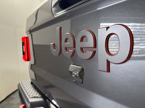 Used 2024 Jeep Gladiator Mojave w/ Convenience Group AWD/4WD image 9