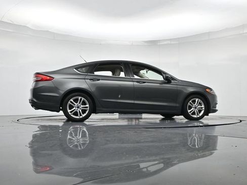 Used 2018 Ford Fusion SE FWD image 31
