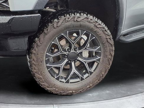 Used 2023 Chevrolet Silverado 1500 ZR2 w/ Technology Package image 24