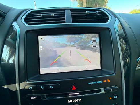 Used 2017 Ford Explorer Platinum AWD/4WD image 12