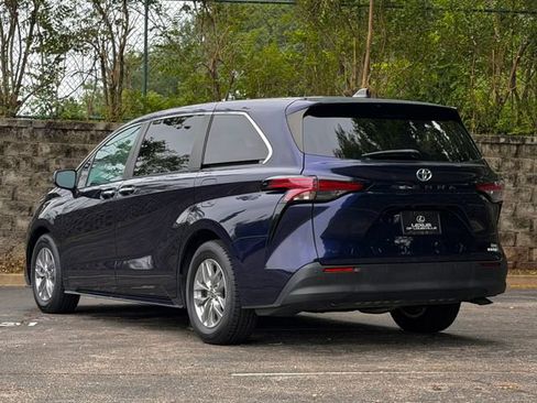 Used 2022 Toyota Sienna XLE FWD image 7