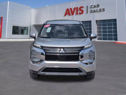 Used 2025 Mitsubishi Outlander SE FWD image 2