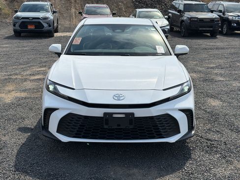 Used 2025 Toyota Camry SE AWD/4WD image 6