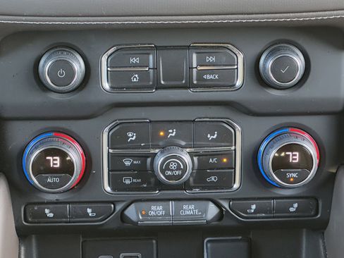 Used 2023 Chevrolet Tahoe Z71 w/ Luxury Package image 25