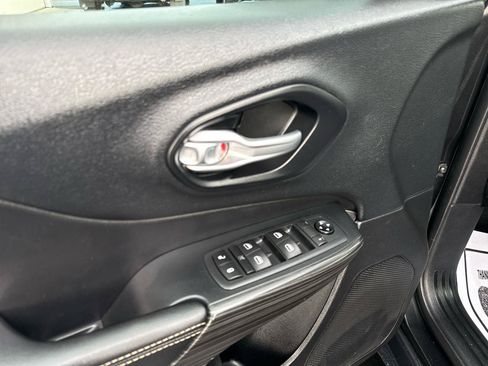 Used 2015 Jeep Cherokee Limited AWD/4WD image 9