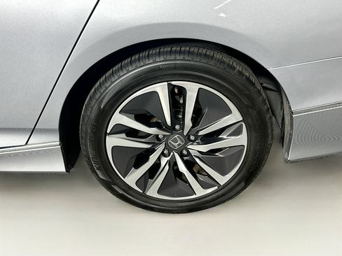 Used 2020 Honda Accord Touring image 11