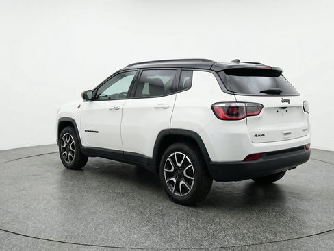 Used 2025 Jeep Compass Trailhawk AWD/4WD image 6
