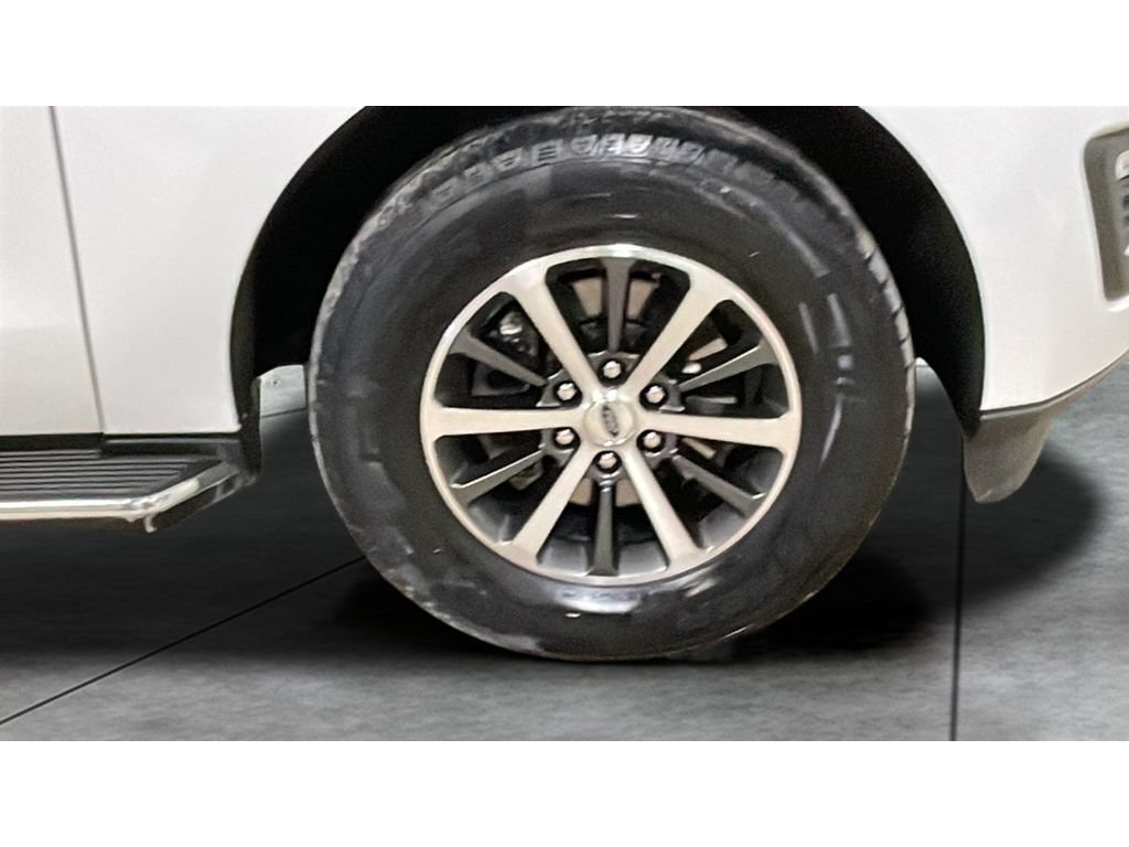 Used 2019 Ford Expedition XLT w/ Equipment Group 202A AWD/4WD image 17