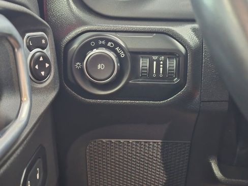 Used 2022 Jeep Wrangler Unlimited Sahara image 24