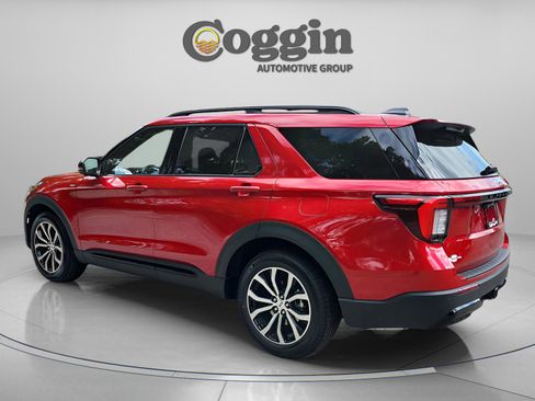 New 2026 Ford Explorer ST-Line image 3
