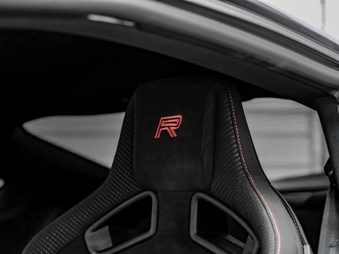 Used 2018 Ford Mustang Shelby GT350R w/ GT350R Equipment Group 920A RWD image 36