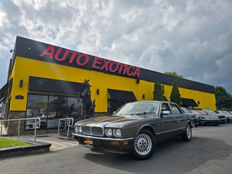 Used 1989 Jaguar XJ6 RWD image 1