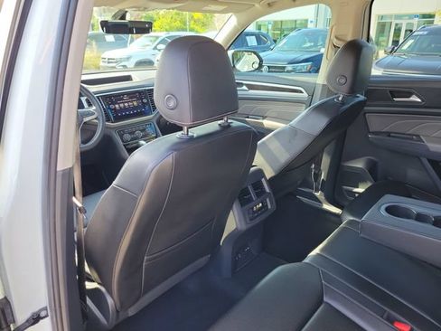 Certified 2023 Volkswagen Atlas SE w/ Black Wheel Package FWD image 10