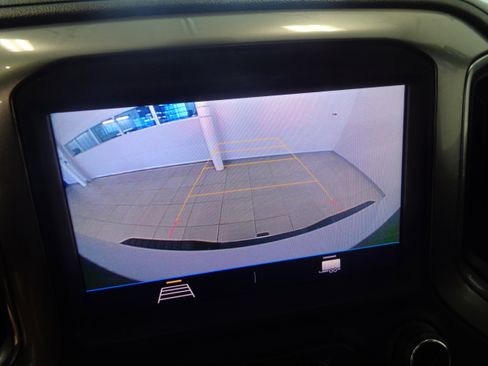 Used 2020 Chevrolet Silverado 2500 LT w/ Convenience Package image 16