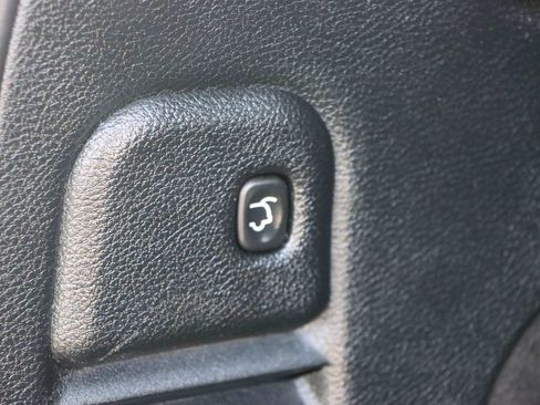 Used 2017 Jeep Grand Cherokee Altitude RWD image 24