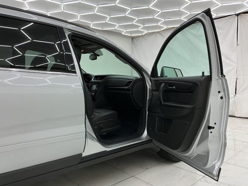Used 2015 Chevrolet Traverse LT FWD image 17