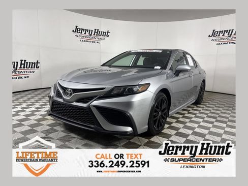 Used 2024 Toyota Camry SE FWD image 1