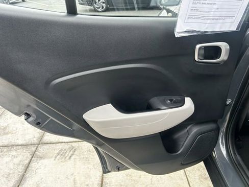 Certified 2025 Hyundai Venue SEL image 10