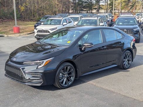 Used 2026 Toyota Corolla SE image 3