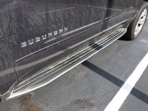 Used 2017 Chevrolet Suburban Premier AWD/4WD image 10