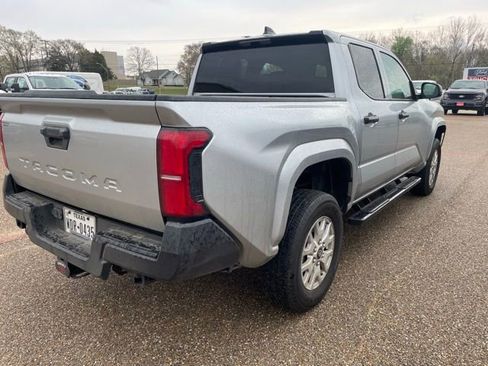 Used 2025 Toyota Tacoma SR image 9